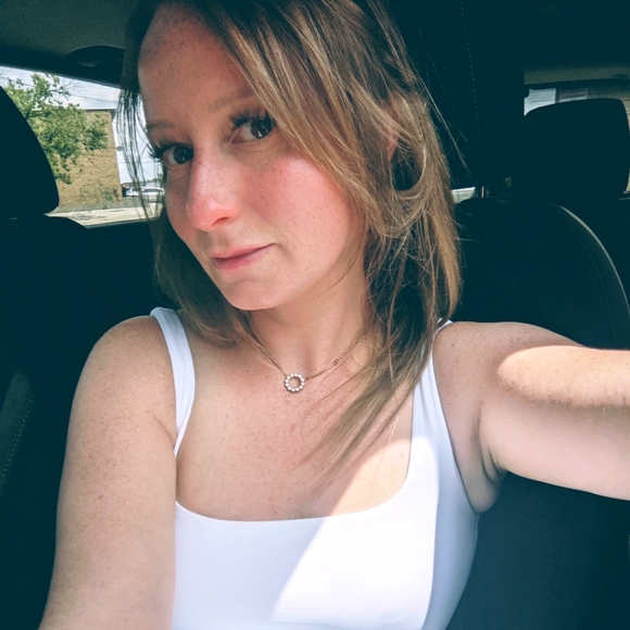 Meet your Posher, Stephanie - Picture 1 of 1